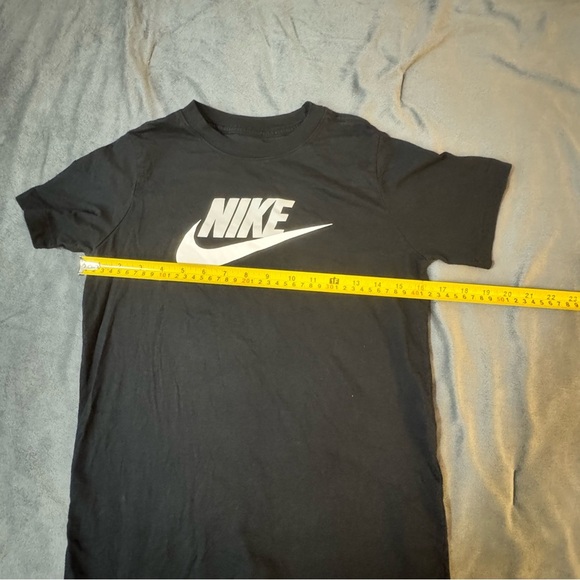 Nike Kids Tee

#1031 - Picture 2 of 6